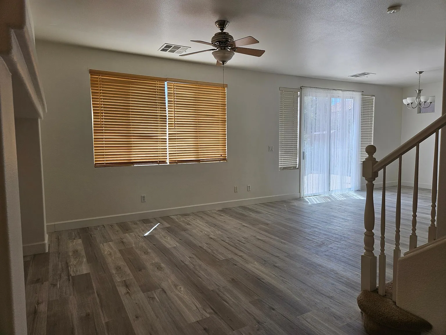 3 bed, 2.5 bath, 1672 sqft, $2,000 — Photo 3