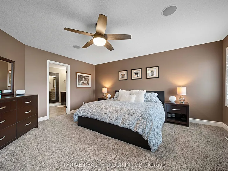 12 Ashwood Cres — Photo 18