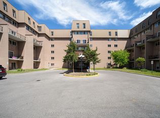 165 Cherokee Blvd #236, Toronto, ON M2J4T7