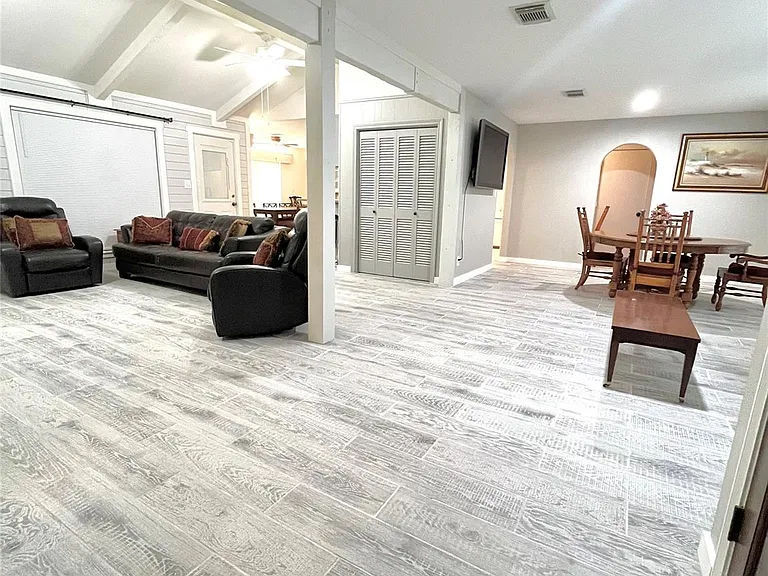 1935 Pine River Dr — Photo 1
