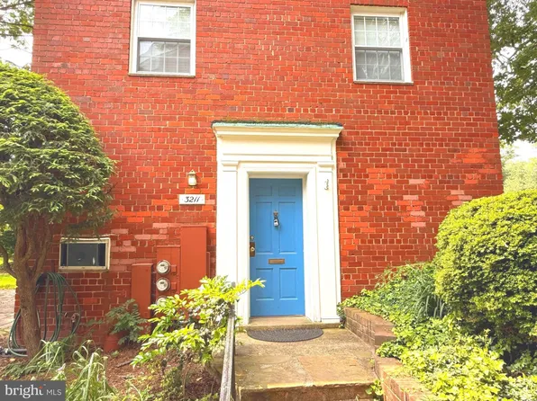 3211 Ravensworth Pl, Alexandria, VA 22302