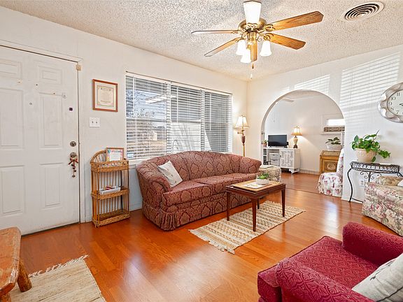 4th image of 2209 N Mockingbird Ln