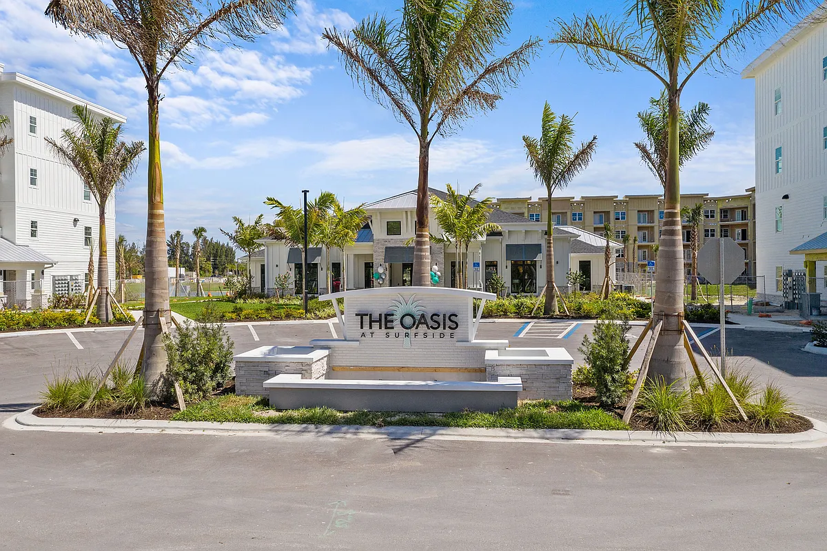 Building Photo - Oasis at Surfside