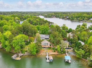 1095 Palmyra Dr, Tega Cay, SC 29708