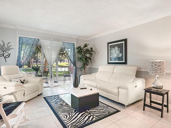 4th image of 9281 Sunrise Lakes Boulevard #101