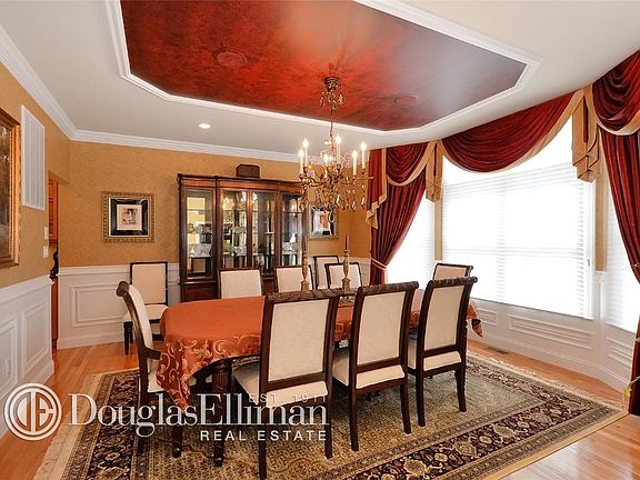 3rd image of 18 Turnberry Ct