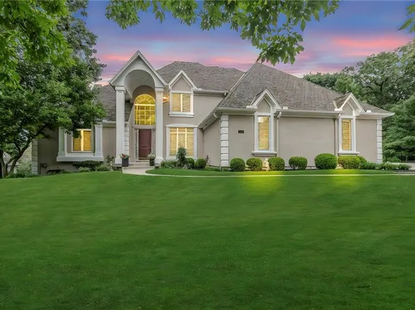 4519 N Mulberry Dr, Kansas City, MO 64116