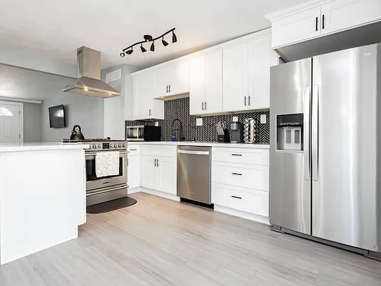 1634 Serenada Ave — Photo 10
