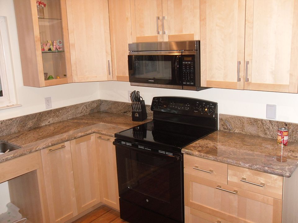 2nd image of 928 E 22nd St