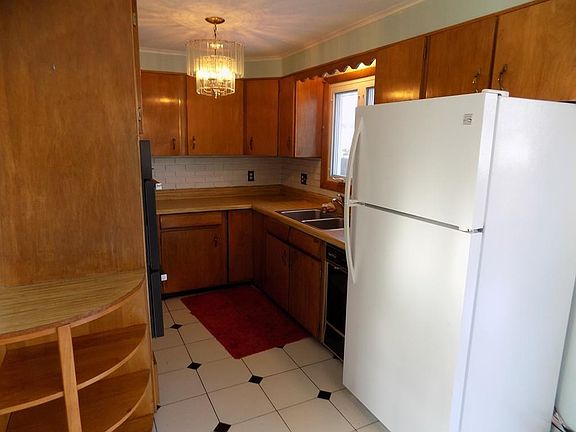 4th image of 70 Willwood St