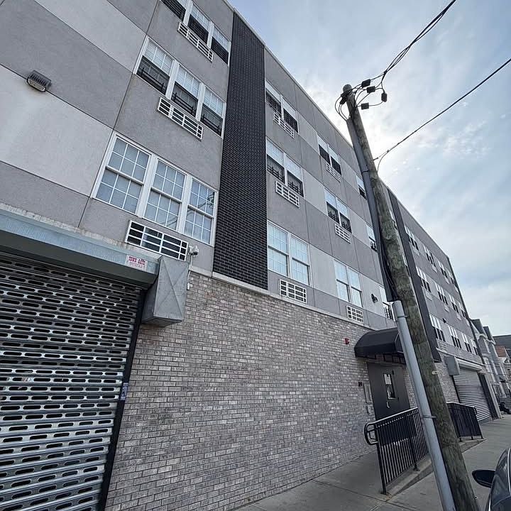 1st image of 188 Lafayette St #8