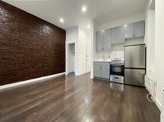 Rented by Kahen Properties | media 8