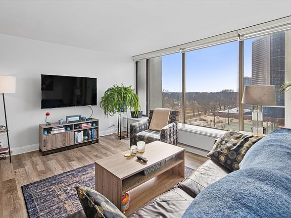 2nd image of 5455 N Sheridan Rd APT 808