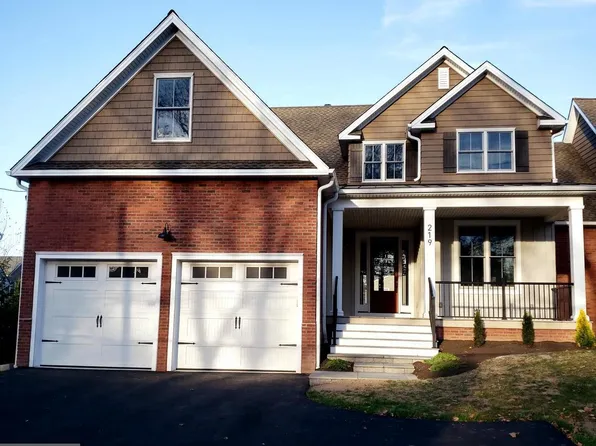 219 N West St, Doylestown, PA 18901