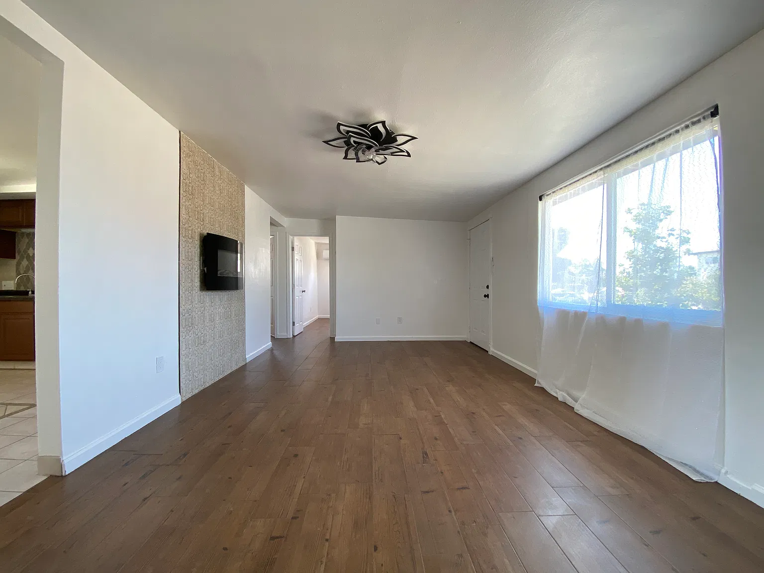2 bed, 816 sqft, $1,900 — Photo 4