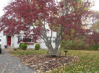 101 Iroquois Rd, West Hartford, CT 06117