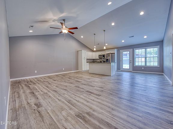 4th image of 5850 Trestle Way