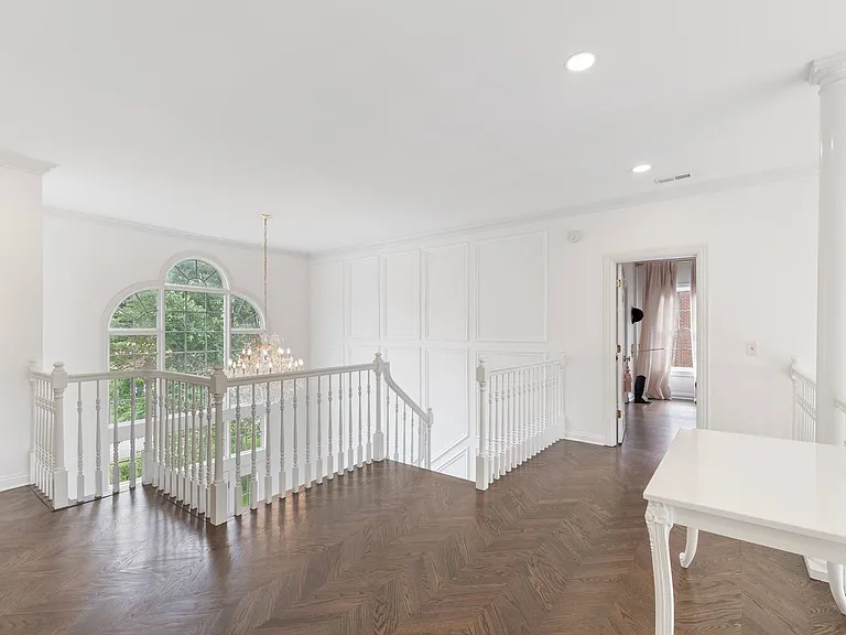 9435 Norwood Dr — Photo 36