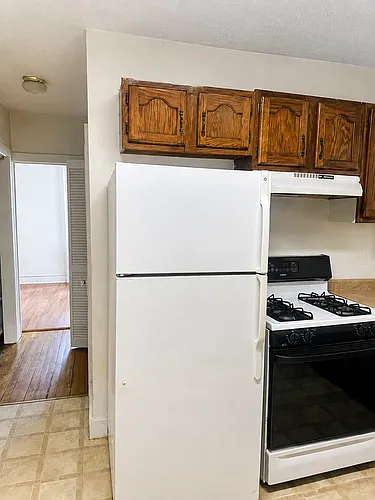 40 Parkwood St Photo 1