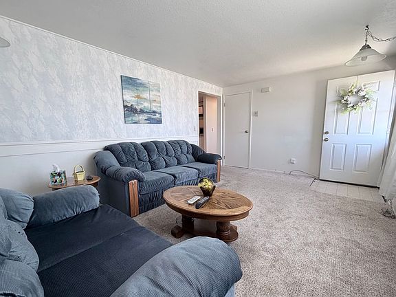 3rd image of 1206 Garnet St