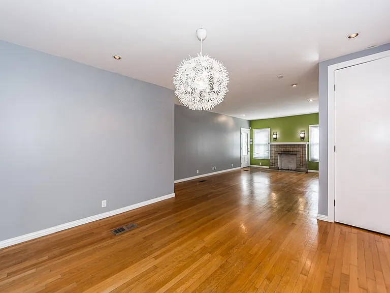 1804 Summitt Ave — Photo 2