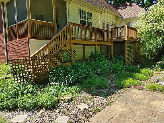 5th image of 616 Woodhaven Dr