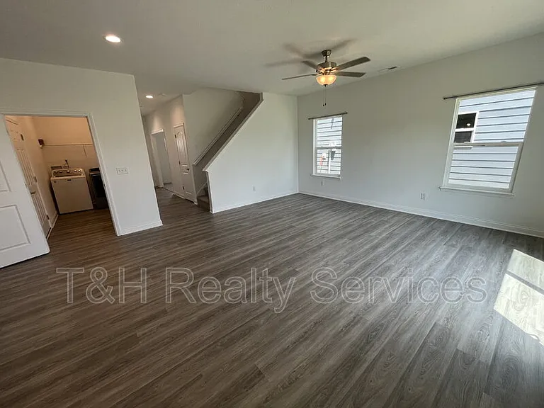 7073 Fowler Dr — Photo 3