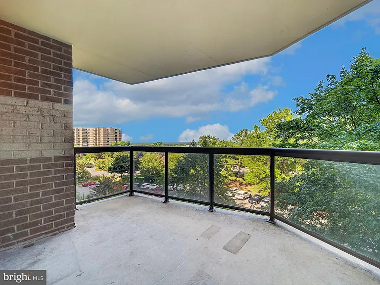 8350 Greensboro Dr #422 — Photo 26