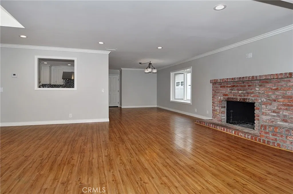 3 bed, 1990 sqft, $10,500 — Photo 4
