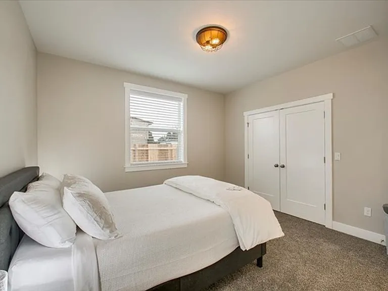 1612 S Jessie St — Photo 15