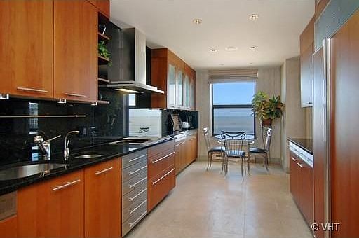 4th image of 1040 N Lake Shore Dr APT 21C