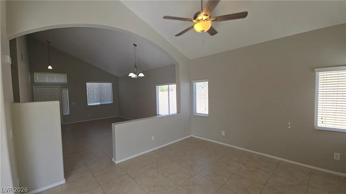 3 bed, 2.5 bath, 1644 sqft, $1,895 — Photo 3