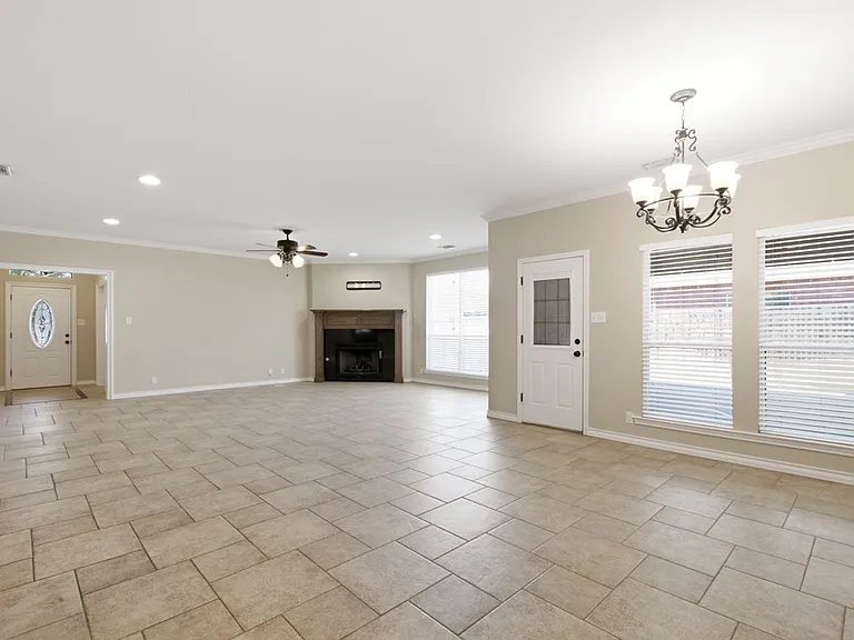 5513 Carmel Ct — Photo 8