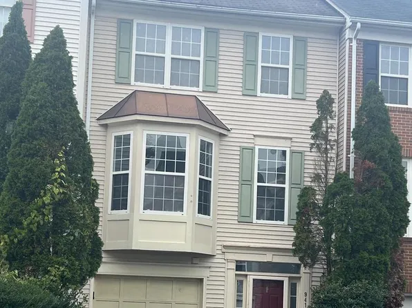 9418 Black Hawk Ct, Manassas Park, VA 20111