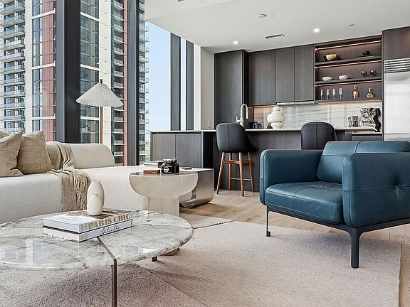 5th image of 610 Davis St #2112