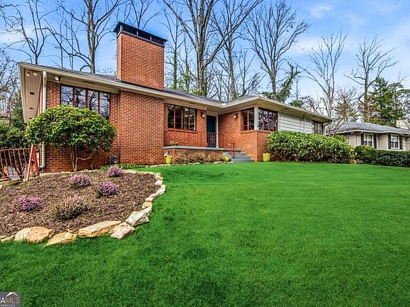 2nd image of 430 W Parkwood Rd