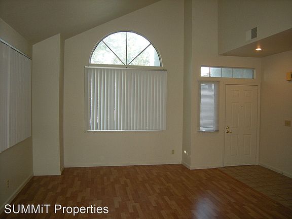 3rd image of 869 Derry Cir