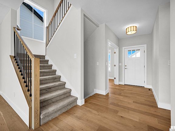 3rd image of 2508 W Arden Way