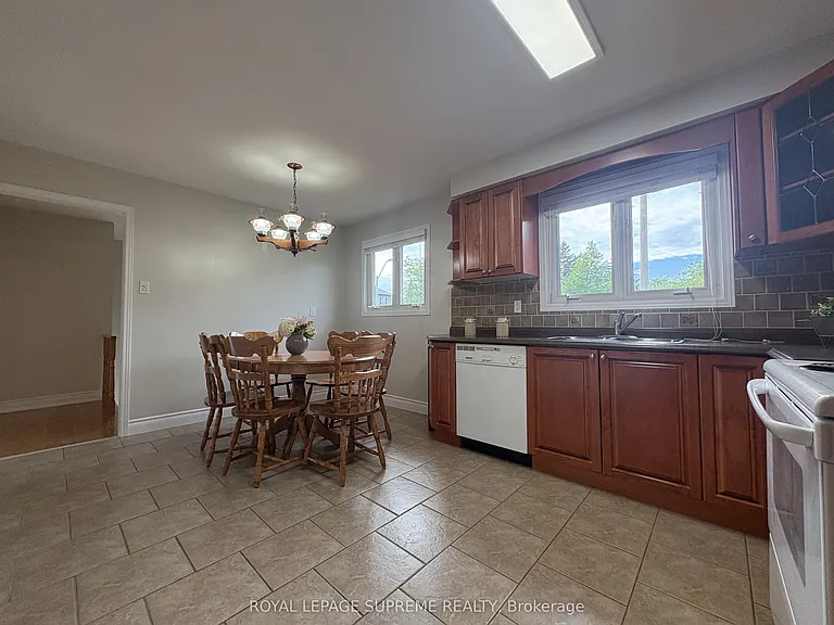 966 Lovingston Cres — Photo 12