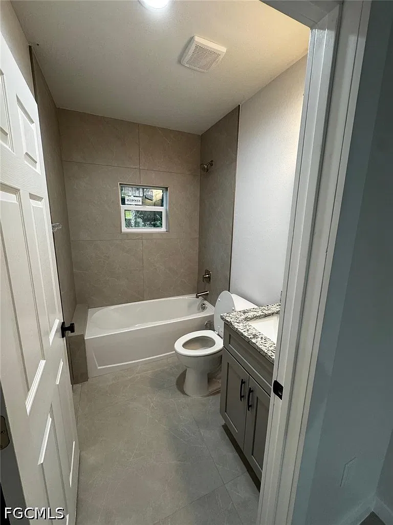 2 bed, 2.0 bath, 1189 sqft, $1,700 — Photo 2
