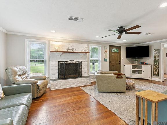 3rd image of 14261 Lovett Rd