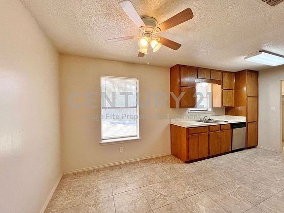 4th image of 1104 Curtis Dr