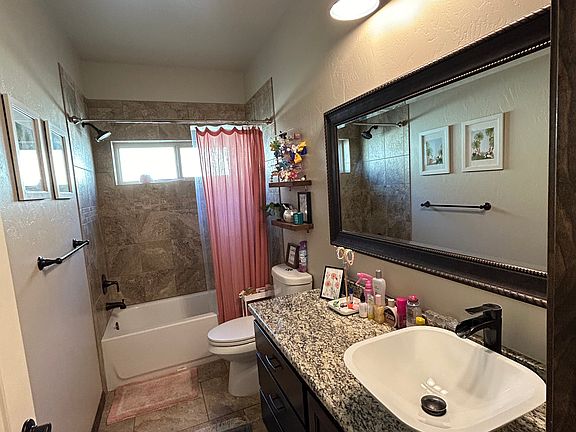 4th image of 1049 Roanoke Ln
