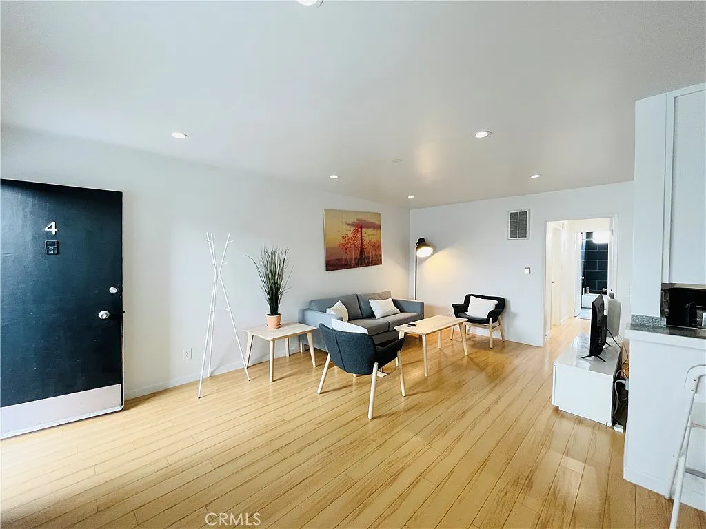 1 bed, 650 sqft, $2,475 — Photo 3