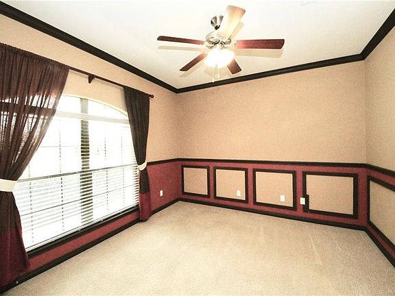 2nd image of 1042 Hyde Park Dr