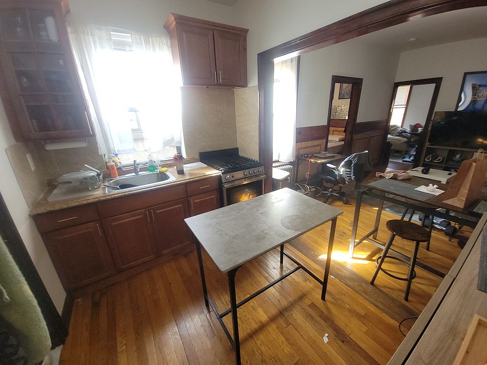 1st image of 424 E 13th St APT 33