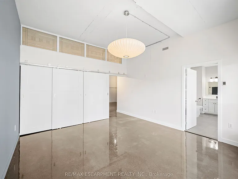 66 Bay St S #614 — Photo 24