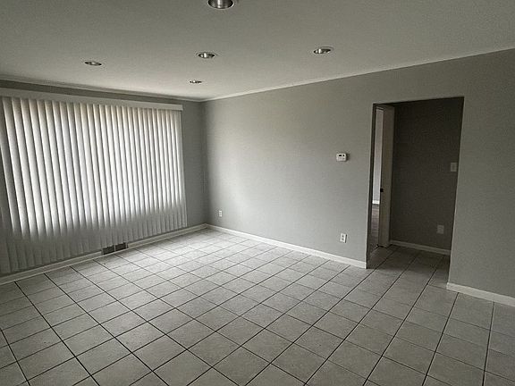 3rd image of 12871 Saratoga St