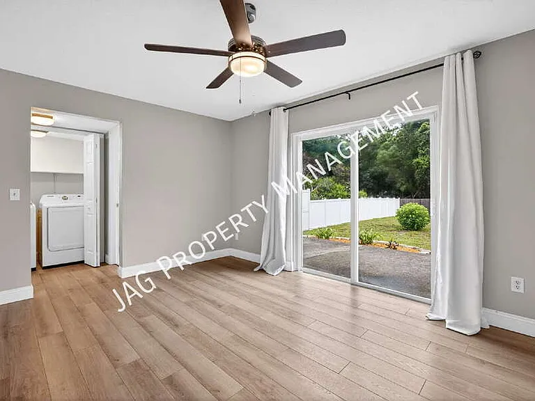 1046 Winter Springs Blvd — Photo 13