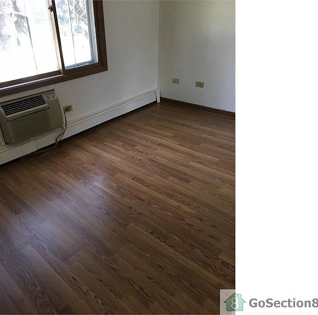 2nd image of 1335 Abbott Dr APT 3